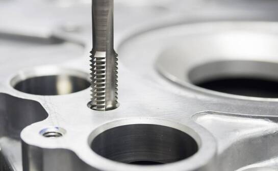 Uszkodzony gwint w aluminium i stali — kiedy wkładka gwintowa przywraca połączenie