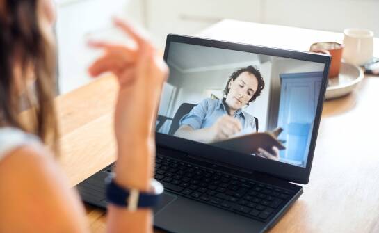 Psychoterapia online dla dorosłych z obniżonym nastrojem — jak wygląda pierwszy etap pracy