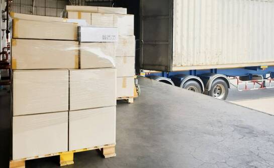 Jak magazyn buforowy porządkuje import z Hiszpanii, gdy dostawy nie jadą pełnym ładunkiem