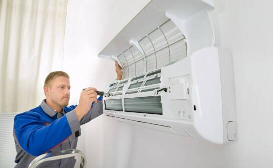 Kiedy klimatyzacja zaczyna tracić wydajność — objawy, zakres przeglądu i sens regularnych kontroli