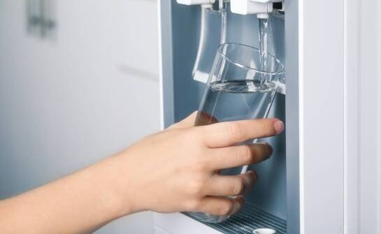 Jak rozpoznać, że urządzenie bezbutlowe wymaga czyszczenia i wymiany filtrów