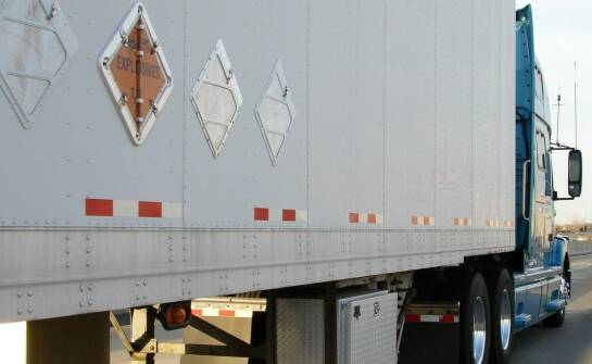 Jak rozpoznać, czy ładunek wymaga transportu zgodnego z ADR i jak przygotować zlecenie