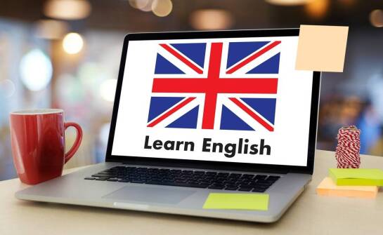 Dlaczego pracownik IT potrzebuje innego programu nauki angielskiego niż ogólny kurs online