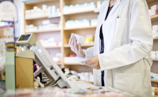 Jak wygląda kształcenie technika farmaceutycznego po maturze w Warszawie — od rekrutacji do egzaminu