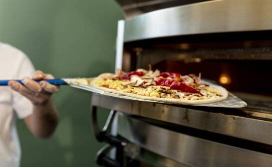 Jak piec konwekcyjno-parowy zmienia organizację pizzerii z menu wykraczającym poza pizzę