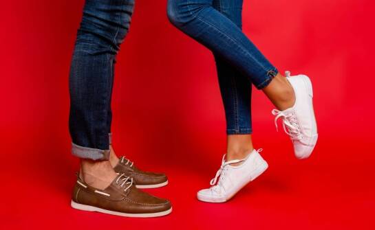 Jak łączyć wsuwane półbuty z jeansami slim fit i sportową górą na co dzień