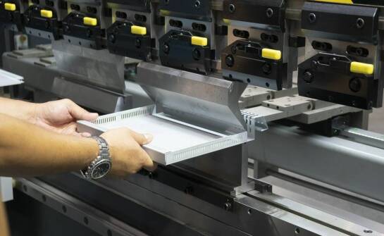 Jakie kompetencje producenta decydują o powodzeniu linii do hot stampingu