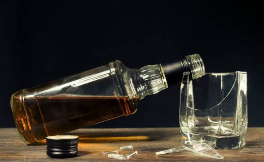 Pierwsza doba po odstawieniu alkoholu — kiedy domowy detoks nie daje wystarczającego nadzoru