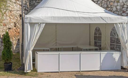 Jak producent hali namiotowej przekłada brief użytkowy na projekt i montaż obiektu