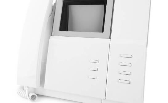 Wymiana systemu wejściowego w spółdzielni — jak uporządkować zgody, koszty i montaż