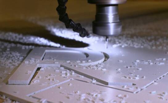 Jak przygotować projekt plexi, żeby cięcie CNC nie wymagało poprawek