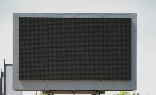 Co trzeba ustalić przed projektem liter z podświetleniem LED dla elewacji firmy