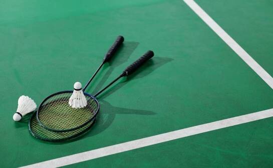 Jak plecak na trening badmintonowy porządkuje sprzęt, gdy gracz nosi więcej niż rakietę