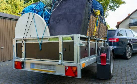 Jak osłona transportowa chroni buggy podczas przewozu na lawecie i krótkiego postoju