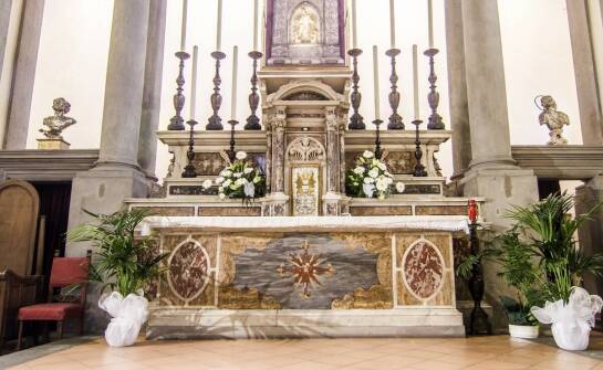 Jak zaprojektować tabernakulum na zamówienie, by łączyć liturgię, bezpieczeństwo i detal rzemieślniczy
