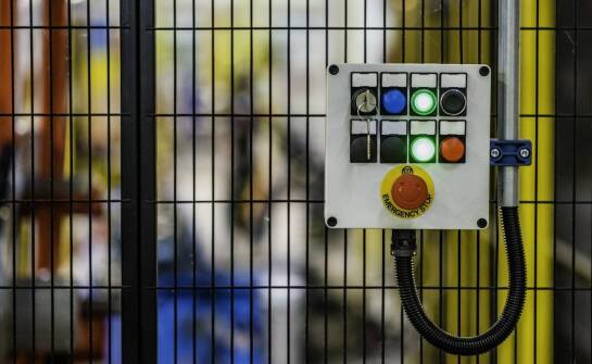 Kiedy panele, siatka i palisada mają sens przy ogrodzeniu hali i magazynu na Podkarpaciu