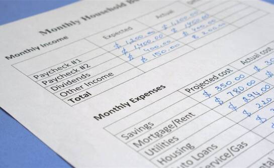 Dlaczego rachunek do codziennych płatności nie zastępuje rachunku oszczędnościowego w domowym budżecie