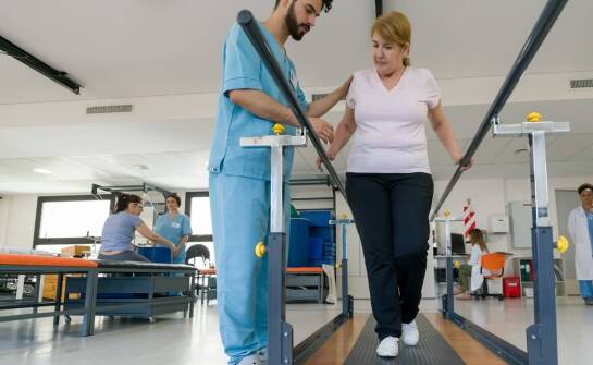 Jak wygląda pierwsze 12 tygodni neurorehabilitacji po udarze w ośrodku stacjonarnym
