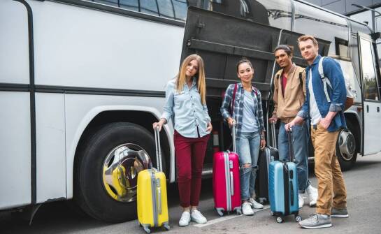 Jak lokalne biuro turystyczne układa harmonogram wyjazdu grupowego wokół czasu przejazdu