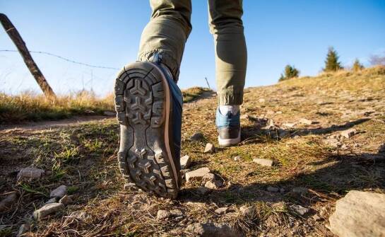 Jak dopasować damskie buty trekkingowe do węższej pięty, podbicia i warunków na szlaku