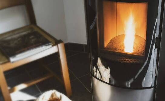 Zalety piecyków na pellet w nowoczesnym ogrzewaniu domowym