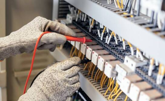 Pomiary elektryczne i termowizja, które ujawniają ukryte problemy w instalacji budynku