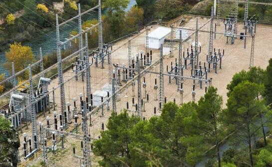 Kiedy ograniczenia napięciowe są ważniejsze niż maksymalizacja produkcji energii z OZE