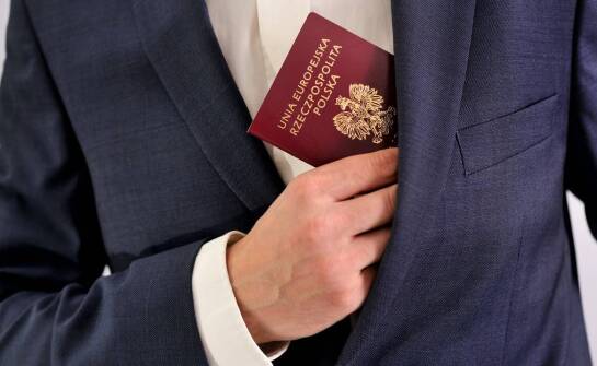 Nadanie czy uznanie obywatelstwa polskiego — co oznacza każda ścieżka dla cudzoziemca