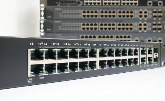 Przełącznik Huawei w firmowej sieci: co przygotować przed wdrożeniem monitoringu i NAC