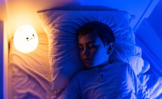 Jak ocenić lampkę nocną do nocnego karmienia niemowlęcia pod kątem bezpieczeństwa