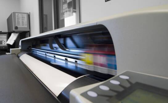 Kolorowy druk A3 w firmie — które parametry i koszty naprawdę decydują o zakupie