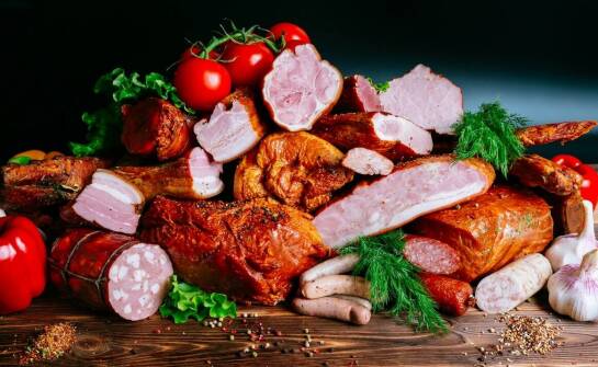 Co odróżnia tradycyjną wędlinę parzoną z krakowskiej tradycji od masowej produkcji