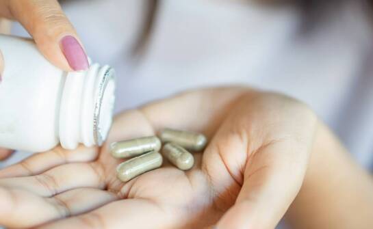 Jak naturalne preparaty wspierają mikrobiom, gdy jelita tracą równowagę i barierę ochronną