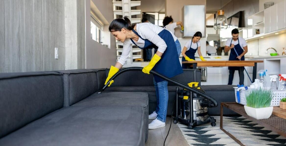 Co obejmuje sprzątanie po domowej imprezie i jak przygotować mieszkanie na przyjazd ekipy