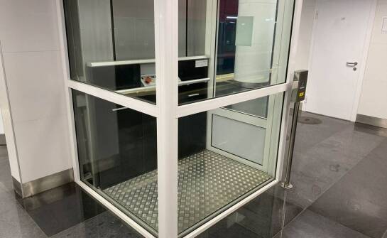 Dlaczego hartowane szkło zachowuje się inaczej niż zwykłe i kiedy ma to znaczenie