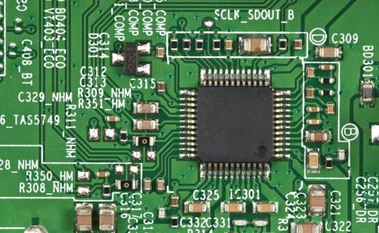 Jak dobrać gniazdo bezpiecznikowe do montażu PCB, panelowego i przewodowego