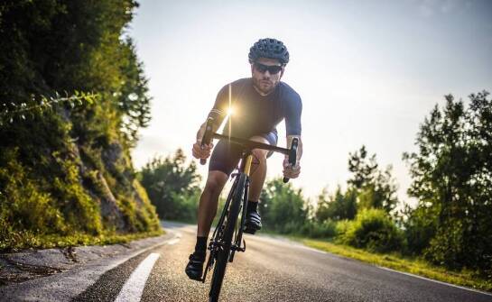 Pierwsza szosówka dla amatora MTB i trekkingu — co naprawdę zmienia się po przesiadce