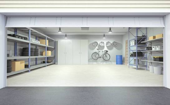 Jak zaplanować motobox na motocykl, żeby zmieścić pojazd, sprzęt i swobodne manewry