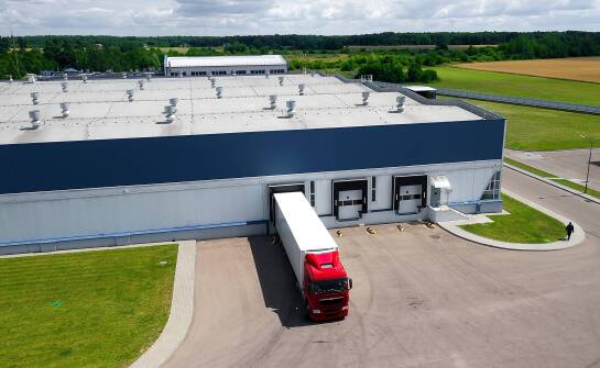 Centrum logistyczne pod Warszawą: kiedy sama lokalizacja nie wystarcza w obsłudze B2B