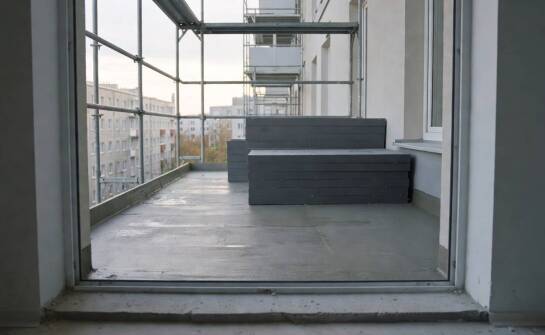 Co zwykle obejmują prace przy modernizacji balkonu, stolarki i ocieplenia budynku