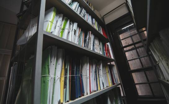 Od czego zależy koszt digitalizacji firmowych akt i jak go sensownie oszacować