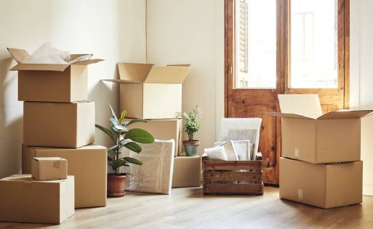 Kiedy samodzielny boks wystarcza, a kiedy potrzebne jest magazynowanie z odbiorem i dowozem rzeczy