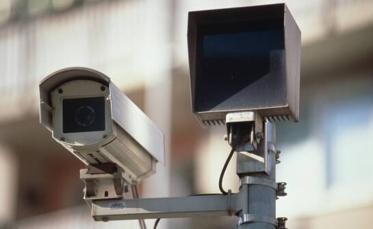 Montaż monitoringu w działającym obiekcie publicznym lub zakładzie — jak planuje się prace bez przestojów