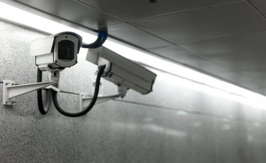Jak dobrać system kamer do obiektu publicznego lub zakładu, gdy liczą się scenariusze zdarzeń