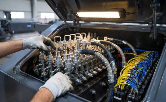 Jak odróżnić usterkę hydrauliki od problemu sterowania przed remontem maszyny