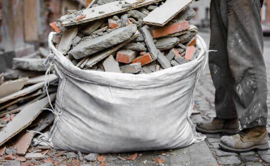 Kiedy Big Bag przestaje wystarczać przy remoncie i trzeba zamówić kontener