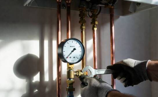 Jak przebiega montaż domowej instalacji gazowej od projektu do próby szczelności
