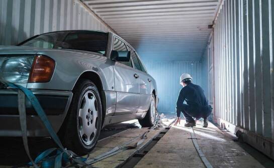 Jak decyzje z aukcji wpływają na późniejszy transport Mercedesa z Japonii