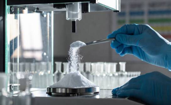 Dlaczego ten sam surowiec chemiczny wymaga innych kryteriów w farmacji, kosmetyce i spożywce