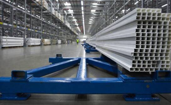 Długie profile PVC w magazynie — jak zorganizować transport bez przestojów
